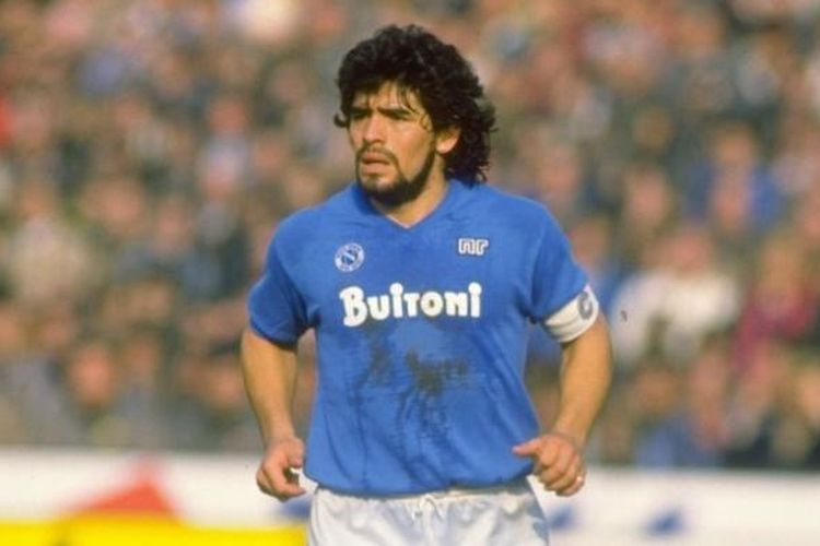 Diego Maradona ketika masih bermain untuk Napoli. 