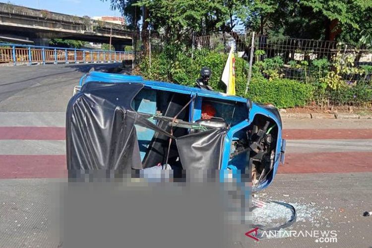 Lokasi kecelakaan antara Bus Transjakarta dengan Bajaj di Persimpangan Lodan Raya, Pademangan, Jakarta Utara, Senin (25/5/2020). 