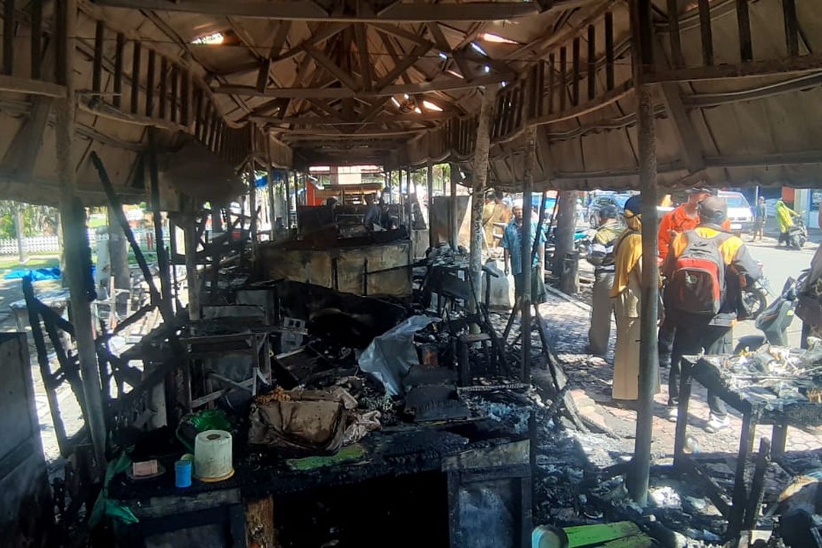 9 Kios PKL di Alun-alun Besuki Situbondo Hangus Terbakar, Warga Duga Ada Kesengajaan