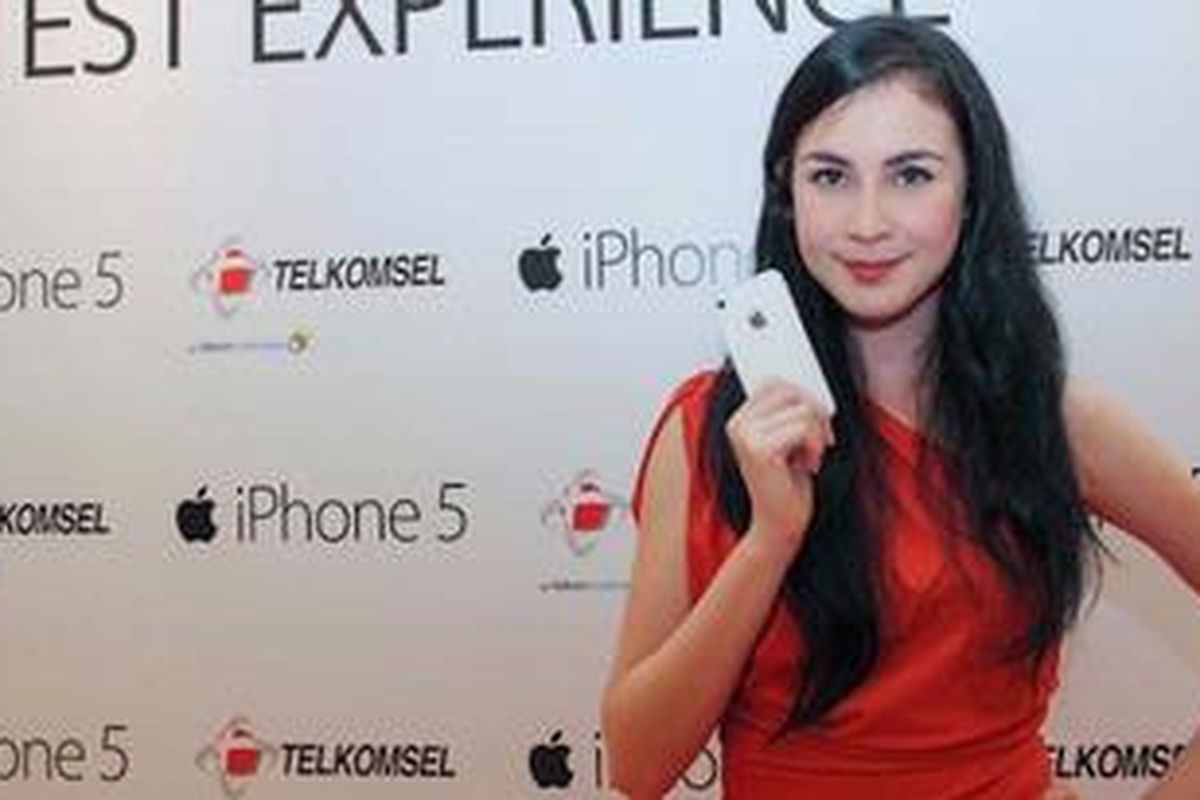 Arumi Bachsin datang ke acara peluncuran iPhone 5 Telkomsel, Skenoo Hall, Gandaria City, Jakarta (13/12/2012) 