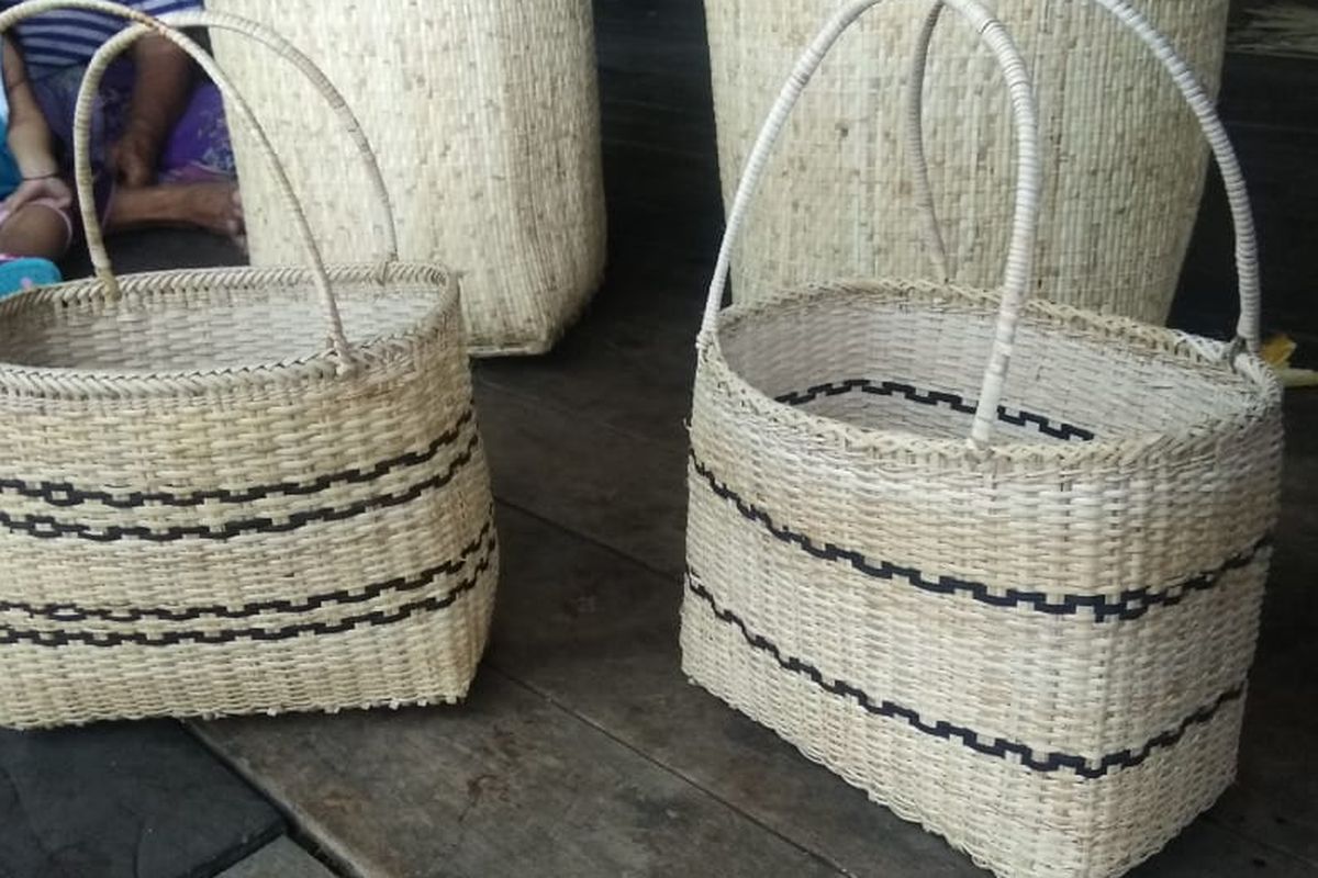 Anyaman rotan berbentuk kerjanjang ini merupakan salah satu kerajinan tangan khas masyarakat Dayak Bidayuh, Desa Jagoi Kindau, Kecamatan Jagoi Babang, Kabupaten Bengkayang, Kalimantan Barat. 