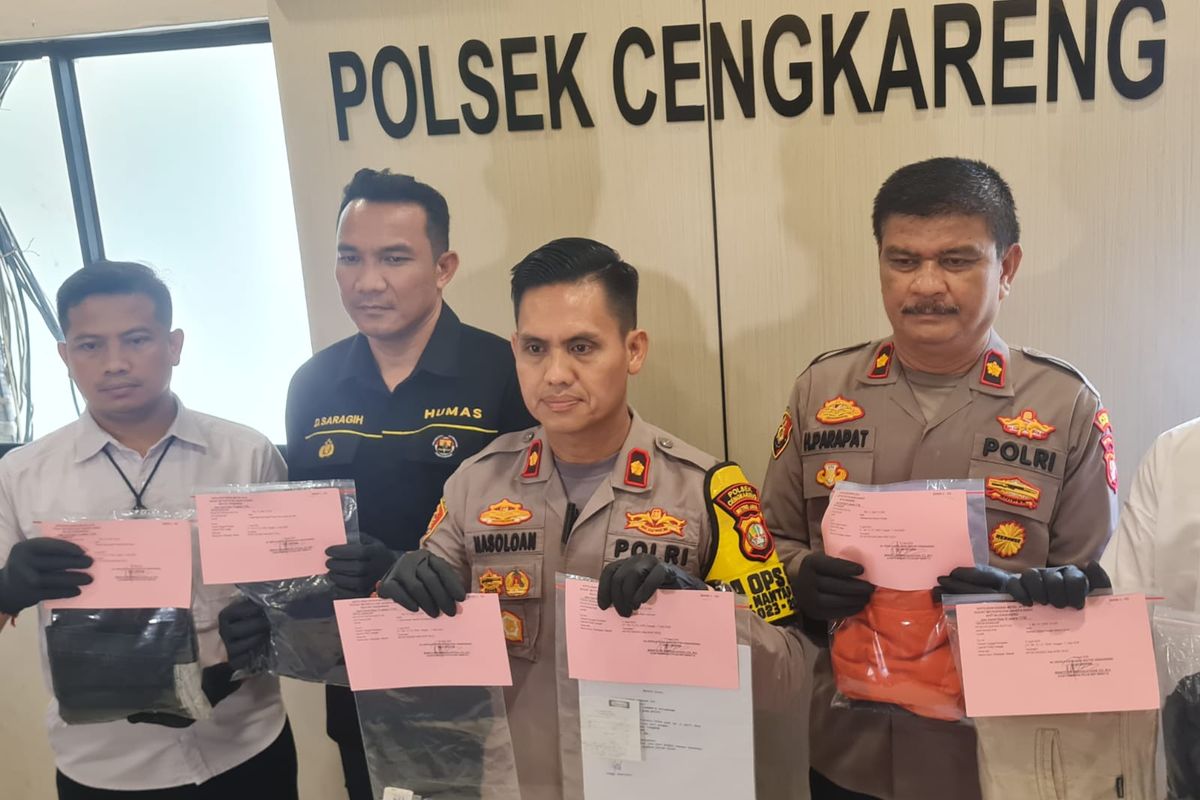 Polisi gelar konferensi pers kasus pemerasan THR ke minimarket di wilayah Cengkareng, Jakarta Barat 
