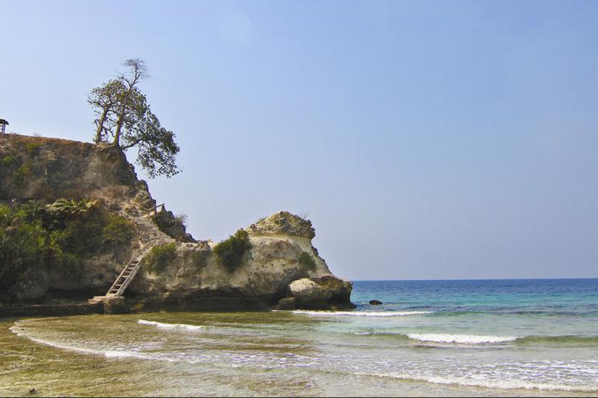 Pantai Dato Majene: Daya Tarik, Harga Tiket, dan Rute Halaman all Pantai Dato Majene: Daya Tarik, Harga Tiket, dan Rute Halaman all