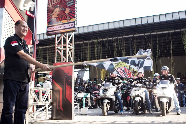 Ribuan pengendara motor menghadiri FDR Day Jatim 2024 di Sidoarjo.