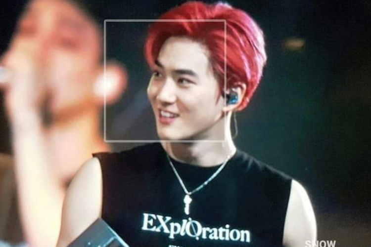 Suho EXO dilempari iPhone 11 oleh EXO-L saat konser di Malaysia