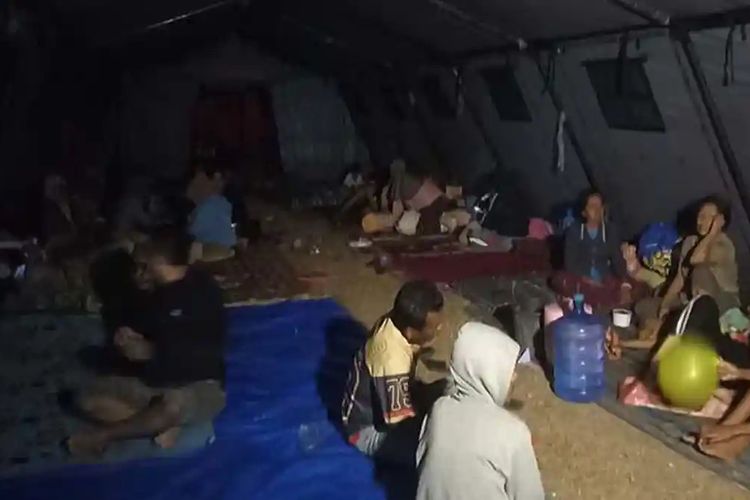 4 Malam Mengungsi Usai Gempa NTT, Warga Reo Keluhkan Air Bersih hingga Tak Ada Listrik