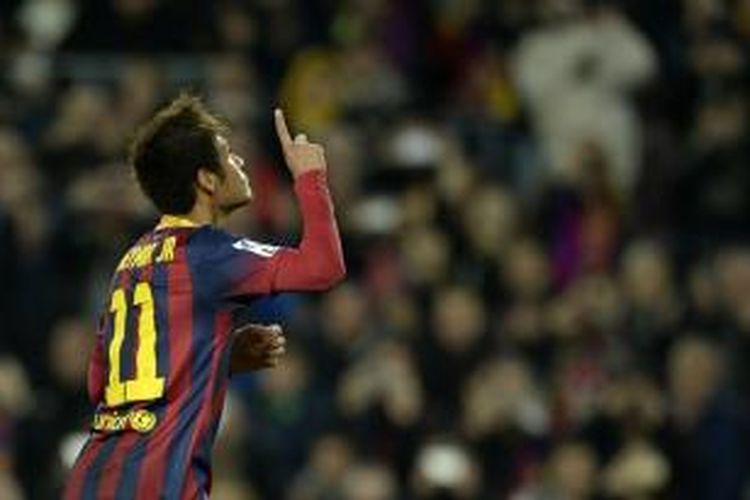 Selebrasi penyerang Barcelona Neymar ke gawang Villareal, pada pertandingan lanjutan Liga BBVA yang berlangsung di Stadion Camp Nou, Minggu (15/12/2013) dini hari WIB