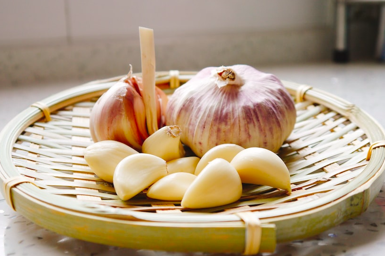 Mengapa Bawang Putih Buruk bagi Penderita Asam Lambung? Berikut Alasannya