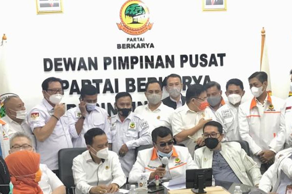 Ketua Umum Partai Berkarya Muchdi Pr membacakan pernyataan sikap terkait putusan PTUN Jakarta yang mengabulkan gugatan Tommy Soeharto, Rabu (17/2/2021).
