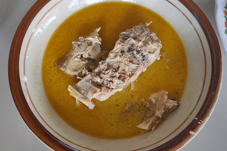 Gulai ikan di Warung Makan Sari Laut Bu Gandos.