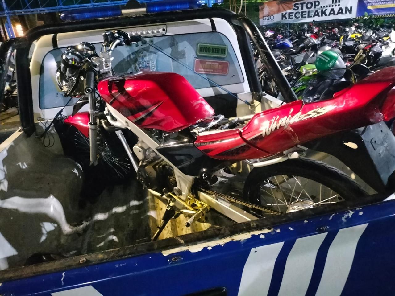 Kecelakaan Toyota Calya Vs Kawasaki Ninja, Pengendara Motor Dilarikan ke RS