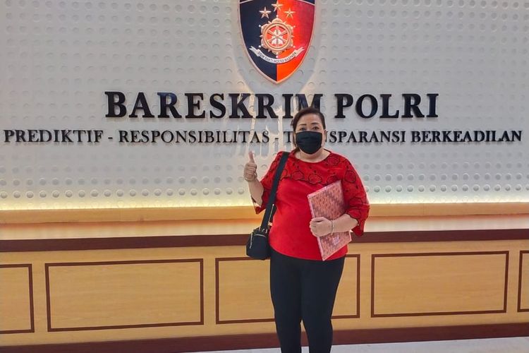 PHOTO:Ketua DPRD Alor Enny Angrek, saat mendatangi Mabes Polri