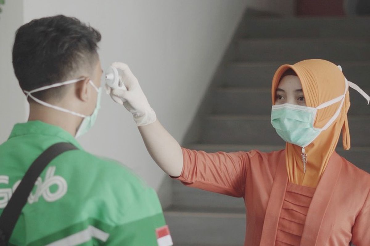 GrabKitchen secara rutin memeriksa suhu tubuh semua orang yang memasuki area GrabKitchen. Alat ukur suhu tubuh (thermo gun) itu pun tersedia di seluruh lokasi GrabKitchen, yang tersebar di wilayah Jakarta, Bogor, Tangerang, Depok, Bandung, Surabaya, Medan, dan Bali.