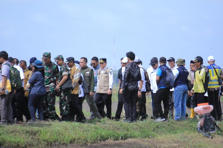 Penjabat (Pj) Gubernur Provinsi Sumatera Selatan Agus Fatoni mengunjungi lahan pertanian para petani di Sumatera Selatan