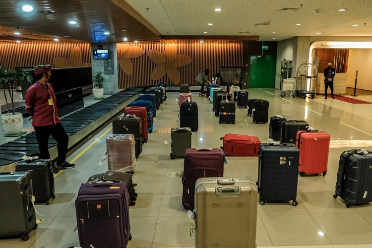 ILUSTRASI - Pengaturan bagasi di Bandara Ngurah Rai, Bali. 