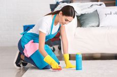 Cara Tepat Membersihkan Karpet yang Dipasang Permanen