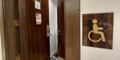 Kamar Haji Ramah Lansia di Makkah, Ada Pegangan Khusus dan Akses Kursi Roda