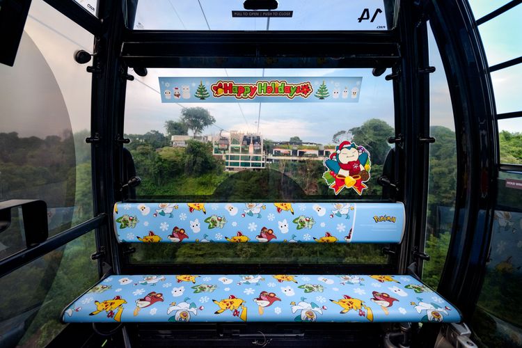 Ilustrasi kereta gantung bertema Pokemon di Sentosa, Singapura.
