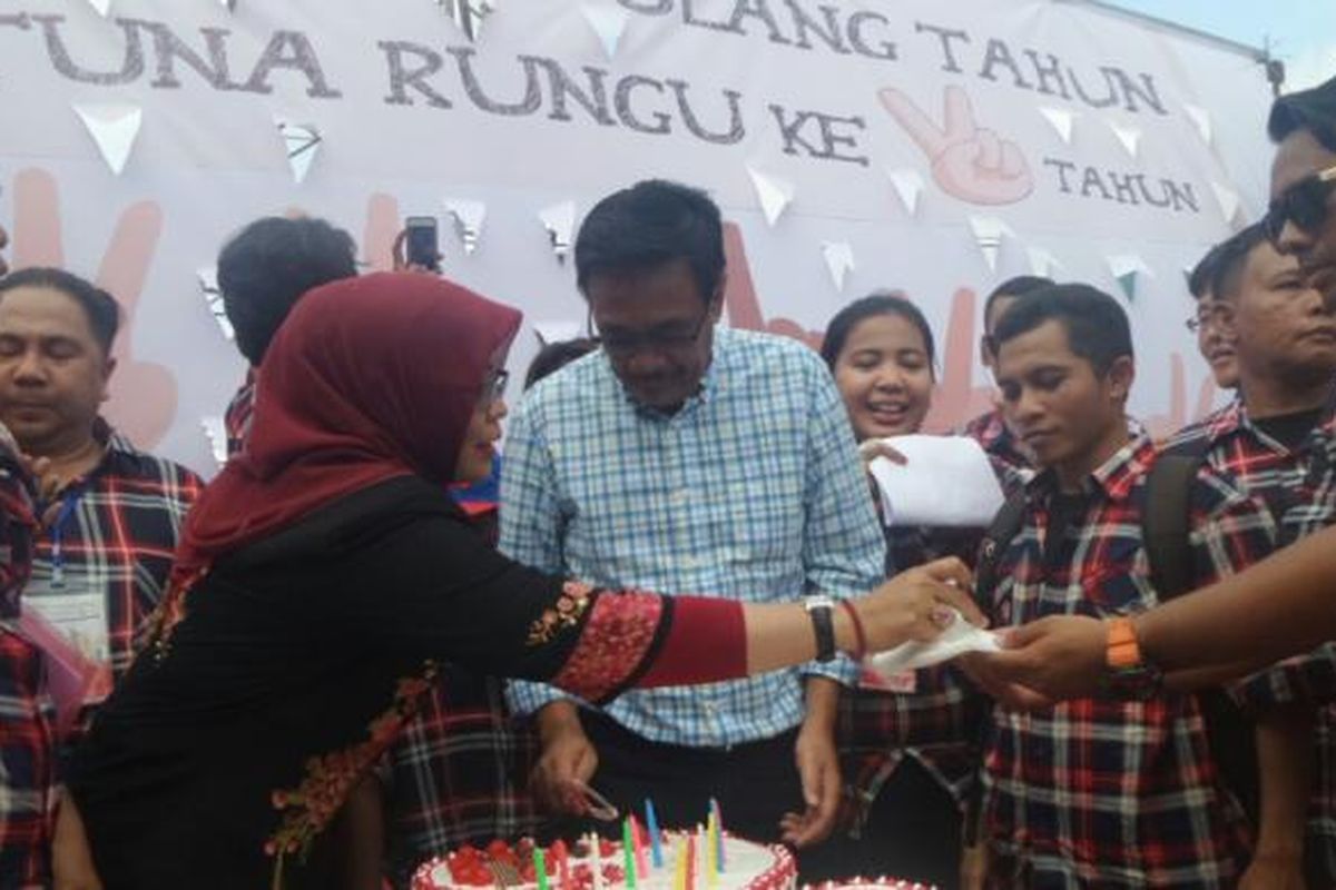 Wakil Gubernur DKI Jakarta Djarot Saiful Hidayat menghadiri ulang tahun Pospera tunarungu di kawasan Ciipinang, Minggu (26/2/2017). 