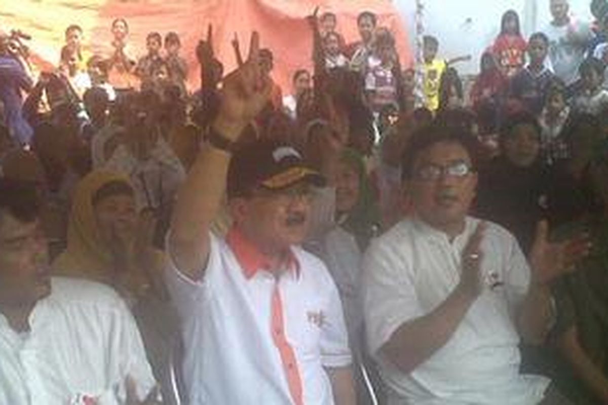 Fauzi Bowo dalam kampanyenya di Cipinang Besar Utara. Jumat (14/9/2012).