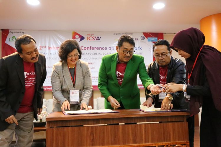 FISIP UMJ (Universitas Muhammadiyah Jakarta) menggelar seminar The 2nd International Conference on Social Work (ICSW) dengan tema Social Work: A Catalyst for Change and Social Cohesion in Diverse Society (29/2/2020).