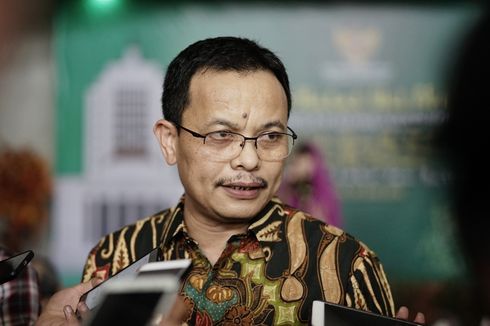 Tiba-tiba, DPR Sahkan Sekjen MK Guntur Hamzah Jadi Hakim Konstitusi Gantikan Aswanto