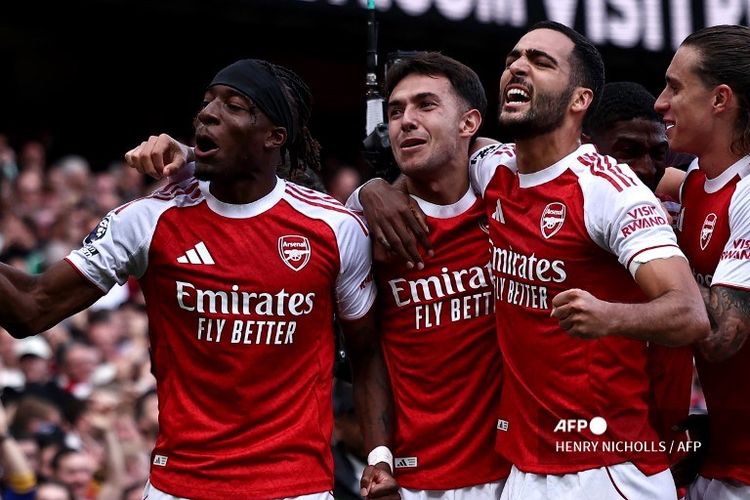 Para pemain Arsenal merayakan gol Martin Zubimendi ke gawang Nottingham Forest pada lanjutan laga Premier League Arsenal vs Nottingham Forest di Stadion Emirates, Sabtu (13/9/2025).