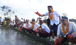 Ajak Pemred Media Kunjungi Desa Keliki, Dirut Pertamina Kenalkan Desa Energi Berdikari Binaan Pertamina