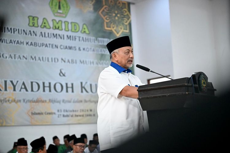 Calon Gubernur (Cagub) Jawa Barat (Jabar) nomor urut 3 Ahmad Syaikhu dalam acara Peringatan Maulid Nabi Muhammad Shalallaahu Alaihi Wassalaam dan Riyadhoh Kubro di Ponpes Miftahul Huda, Kabupaten Ciamis, Kamis (3/10/2024).