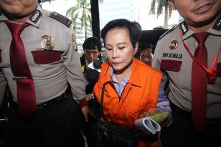 Dirut PT Indoguna Utama Maria Elizabeth Liman menjalani pemeriksaan oleh Komisi Pemberantasan Korupsi (KPK) di Kantor KPK, Kuningan, Jakarta, Jumat (17/1/2014). Maria diduga terlibat dalam kasus suap kuota impor daging sapi di Kementrian Pertanian yang juga melibatkan mantan Presiden PKS Luthfi Hasan Ishaaq. TRIBUNNEWS/DANY PERMANA 