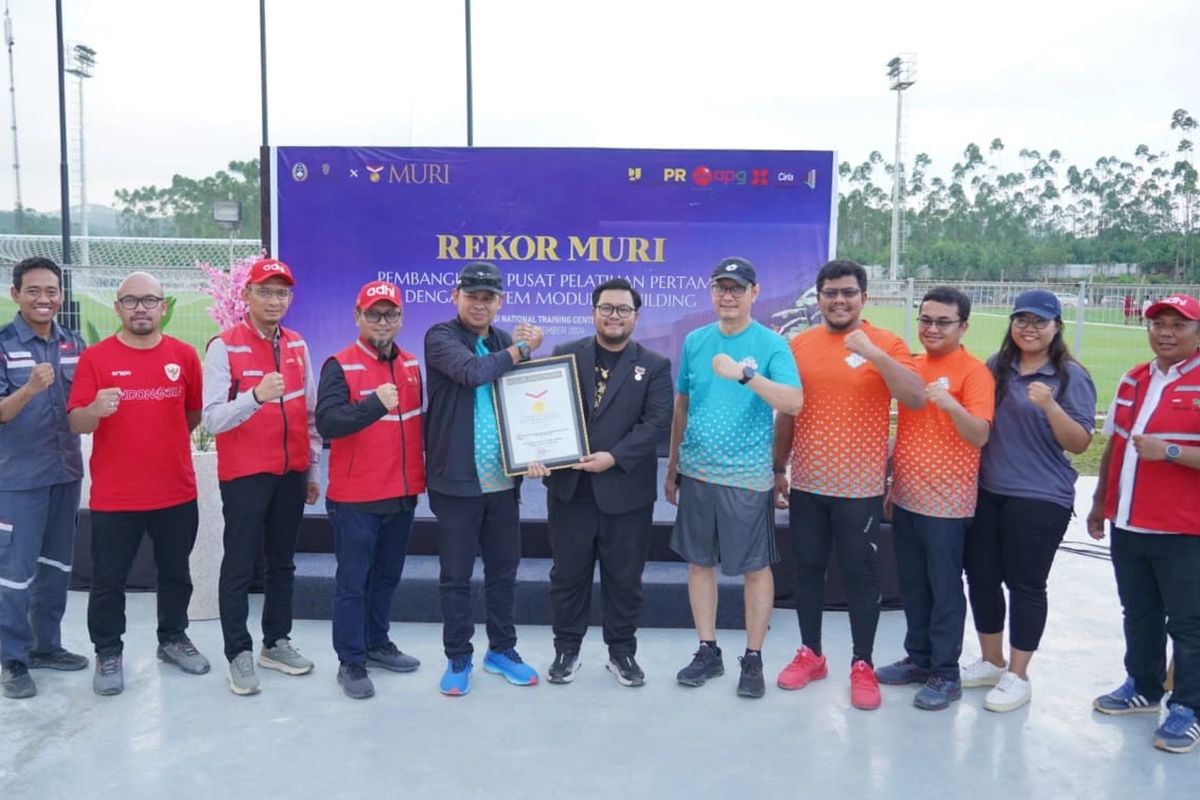 Pembangunan Dormitory Pusat pelatihan Timnas Sepak Bola yang dilaksanakan di IKN berhasil mencetak Rekor Museum Dunia-Indonesia (MURI). 