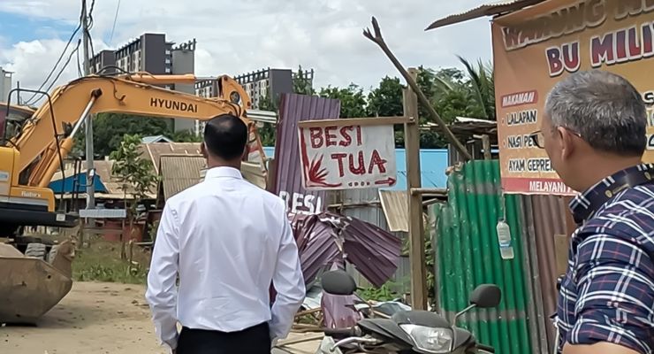 Otorita IKN Gusur 39 Lapak Besi Tua dan 18 Lapo Tuak Ilegal