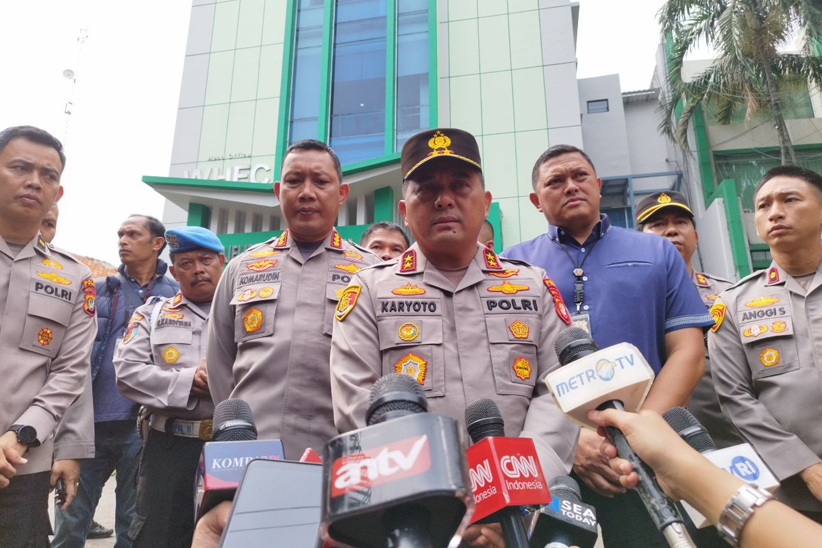 Kapolda Metro Jaya Irjen Karyoto saat diwawancarai di Kantor Pusat MUI, Menteng, Jakarta Pusat, Selasa (2/5/2023). (KOMPAS.com/XENA OLIVIA)