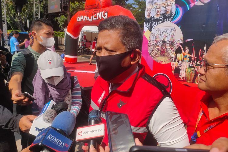 Sekretaris Jenderal DPP PDI-P Hasto Kristiyanto di kawasan Gelora Bung Karno, Jakarta, Minggu (27/3/2022).