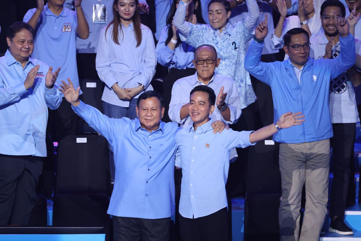 Prabowo Subianto dan Gibran Rakabuming Raka pada acara konsolidasi pemenangan di Sentul International Convention Center (SICC), Bogor, Jawa Barat, Minggu (10/12/2023).