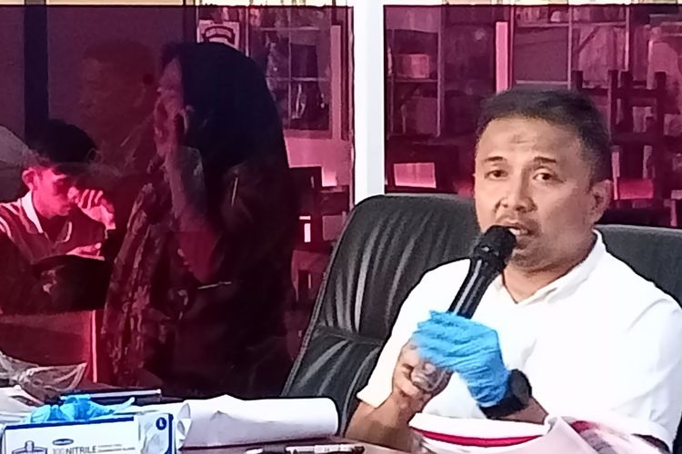 Kasat Reskrim Polrestabes Medan Kompol Teuku Fathir Mustafa menambahkan, bahwa Proses penyelidikan kasus kematian Mahira ini dilakukan selama tiga bulan menggunakan proses penyelidikan secara ilmiah. Polisi dan ahli menyimpulkan kematian Mahira Dinabila akibat bunuh diri akibat menenggak sianida