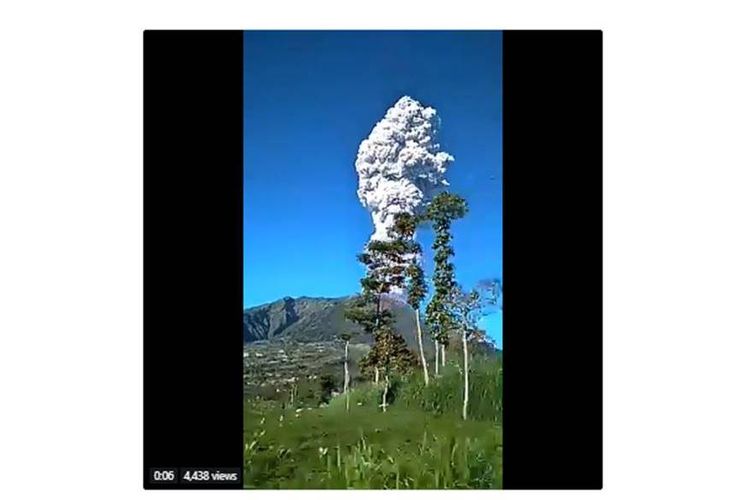 Video letusan Merapi, 11 Mei 2018, yang diposting akun resmi BNPB Indonesia, @BNPB_Indonesia.