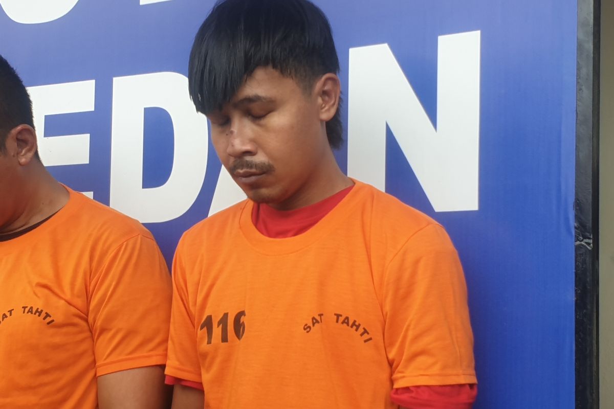 AW (30), mantan TNI, dihadirkan di Polrestabes Medan pada Senin (10/2/2025) karena terlibat dalam komplotan maling yang mencuri brankas dari rumah mewah warga di Kabupaten Deli Serdang, Sumatera Utara. 