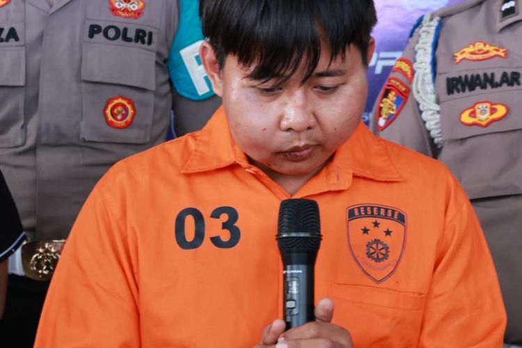 Tampang Dede Maulana (33) perampok mobil Pajero yang tewaskan pemiliknya bernama Nindia (38), warga Jalan Ria Graphic, RT 22, Kelurahan Talang Bakung, Kecamatan Paal Merah, Kota Jambi, Kamis (2/10/2025). Dede dihadirkan dalam konferensi pers yang berlangsung di Polda Jambi, Selasa (7/10/2025).