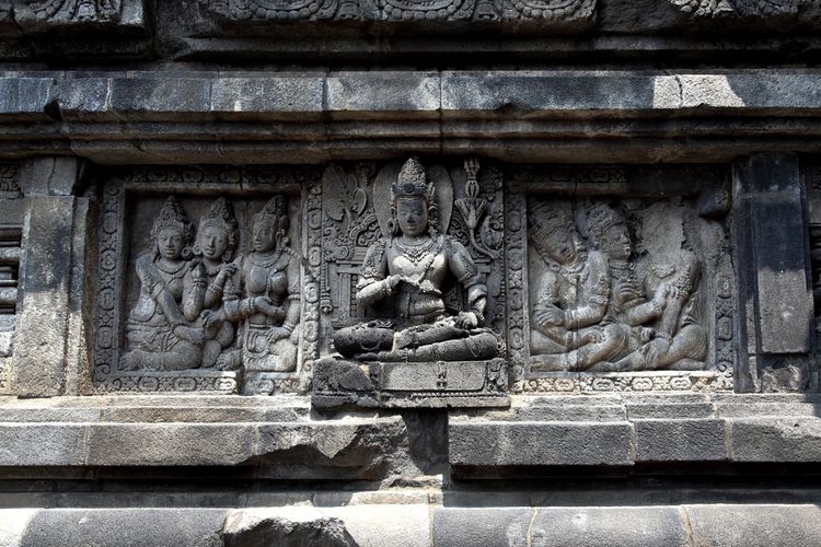 Relief di Candi Prambanan.