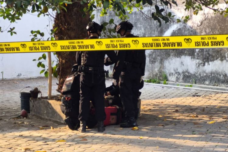 Benda Diduga Granat Manggis Ditemukan di Keraton Solo, Tim Penjinak Bom Turun Tangan