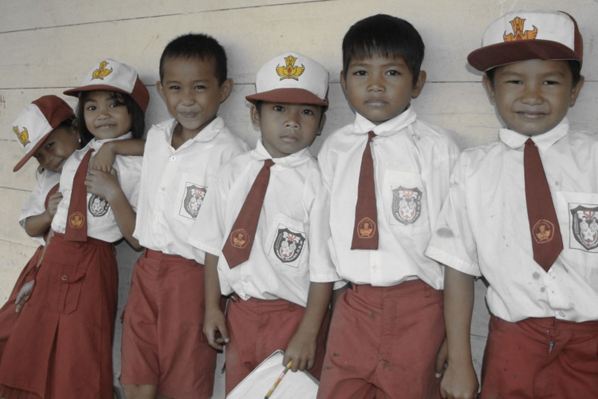 Kebijakan 8 jam belajar di sekolah dipertanyakan sejumlah pengamat pendidikan.