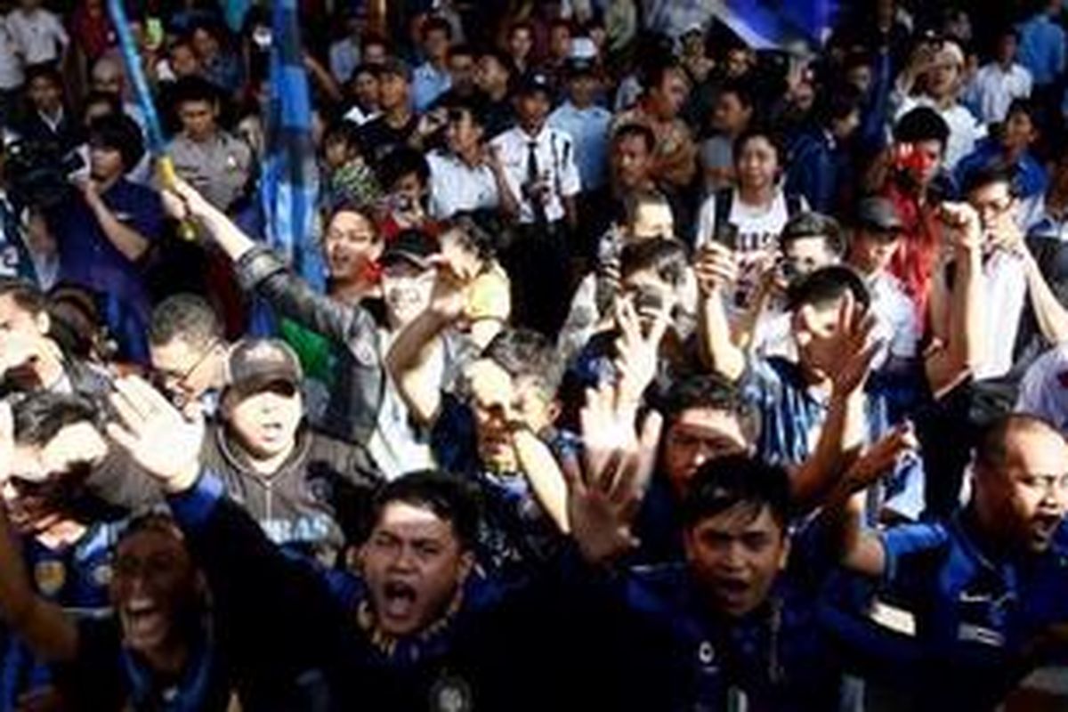 Fans Indonesia sudah mendatangi bandara Soekarno-Hatta, Selasa (22/5/2012) pagi, untuk menyambut kedatangan para penggawa "I Nerazzurri". Belum ada pemain yang datang, karena dijadwalkan tiba besok, Rabu (23/5/2012), namun fans menunjukkan antusiasime yang amat besar.