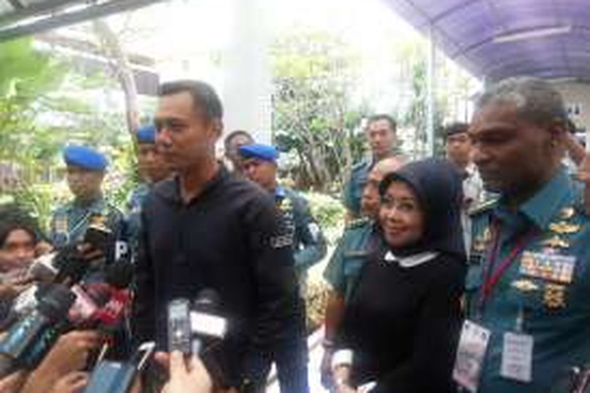 Pasangan bakal calon gubernur dan wakil gubernur Agus Harimurti Yudhoyono dan Sylviana Murni usai mengikuti tes psikologi di di RSAL Mintohardjo, Bendungan Hilir, Jakarta Pusat, Minggu (25/9/2016).
