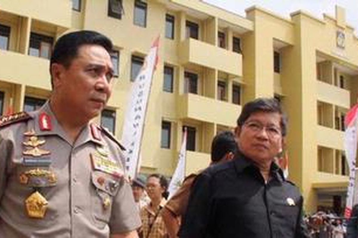 Menteri Perumahan Rakyat Suharso Monoarfa dan Kapolri Jenderal Bambang Hendarso Danuri meresmikan Rusunawa di Kedaung Angke, Cengkareng, Jakarta Barat