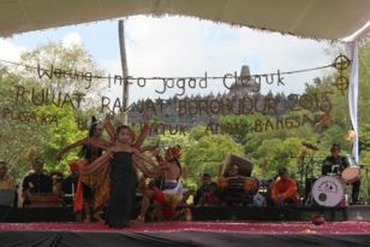 Sendratari Kidung Karma Wibhangga membuka kegiatan Ruwat-Rawat Borobudur 2015 di Taman Lumbini Kompleks Taman Wisata Candi Borobudur.