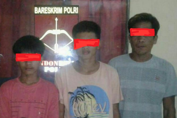 Tiga pemuda diamankan Polsek Walenrang karena telah diduga memperkosa seorang mahasiswi saat diajak makan durian di sebuah gubuk di Dusun Batu Buaja, desa Tombang, Kecamatan Walenrang, Kabupaten Luwu, Kamis (31/01/2019).