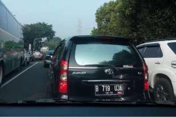 Suasana kemacetan di Exit tol halim