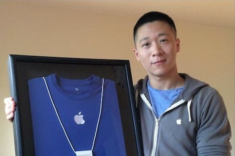 Sam Sung, mantan karyawan Apple yang bekerja di Apple Store Kanada dan viral karena namanya mirip Sam Sung kompetitor Apple