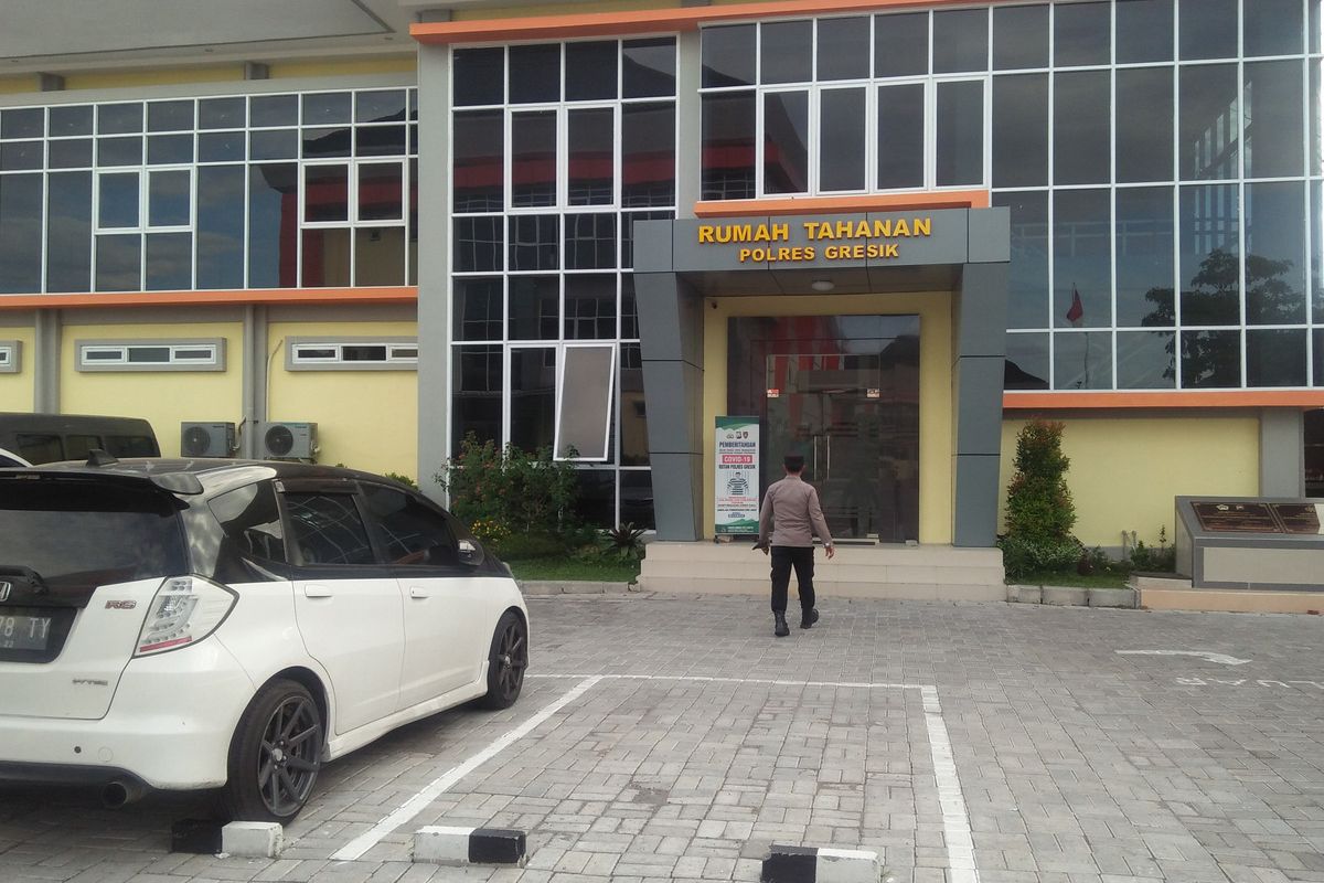 Unit PPA Satreskrim Polres Gresik masih mendalami kasus penganiayaan santri oleh juniornya di Ponpes Al Mustofa, Kecamatan Kedamean, Gresik, Jawa Timur.